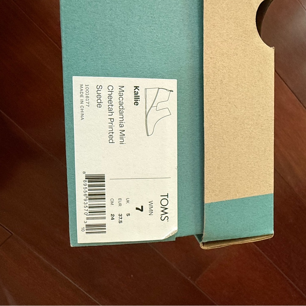 NWT and Box Toms Kallie Wedge Bootie - Picture 12 of 12